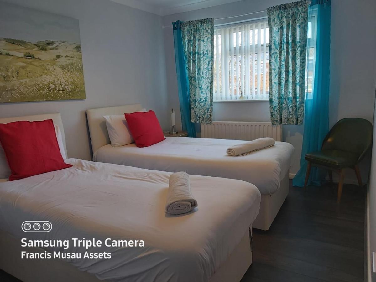 Penllech House - Huku Kwetu Notts - 3 Bedroom Spacious Lovely And Cosy With A Free Parking- Affordable And Suitable To Group Business Travellers Nottingham Dış mekan fotoğraf