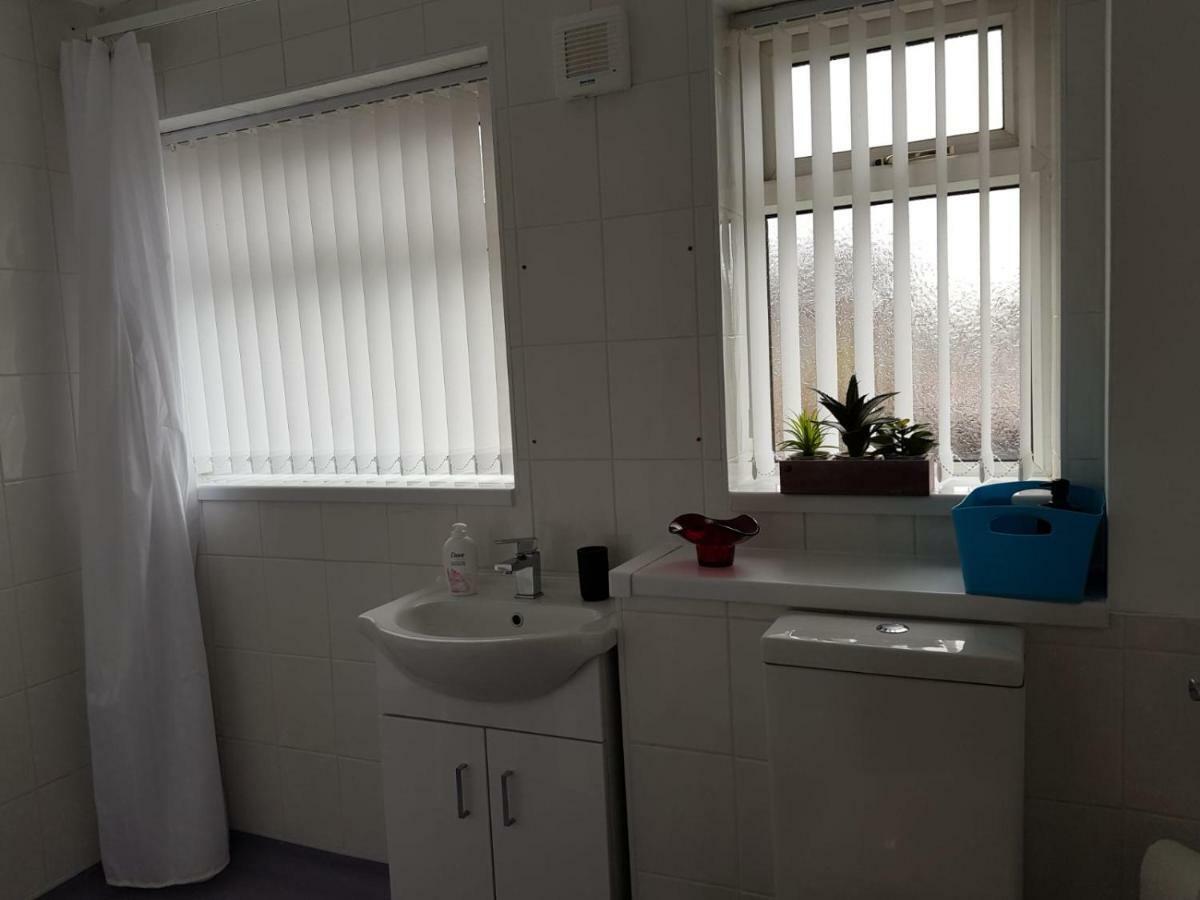 Penllech House - Huku Kwetu Notts - 3 Bedroom Spacious Lovely And Cosy With A Free Parking- Affordable And Suitable To Group Business Travellers Nottingham Dış mekan fotoğraf