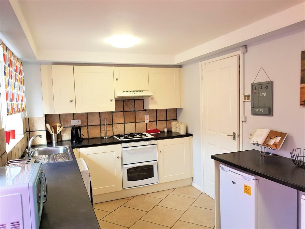 Penllech House - Huku Kwetu Notts - 3 Bedroom Spacious Lovely And Cosy With A Free Parking- Affordable And Suitable To Group Business Travellers Nottingham Dış mekan fotoğraf