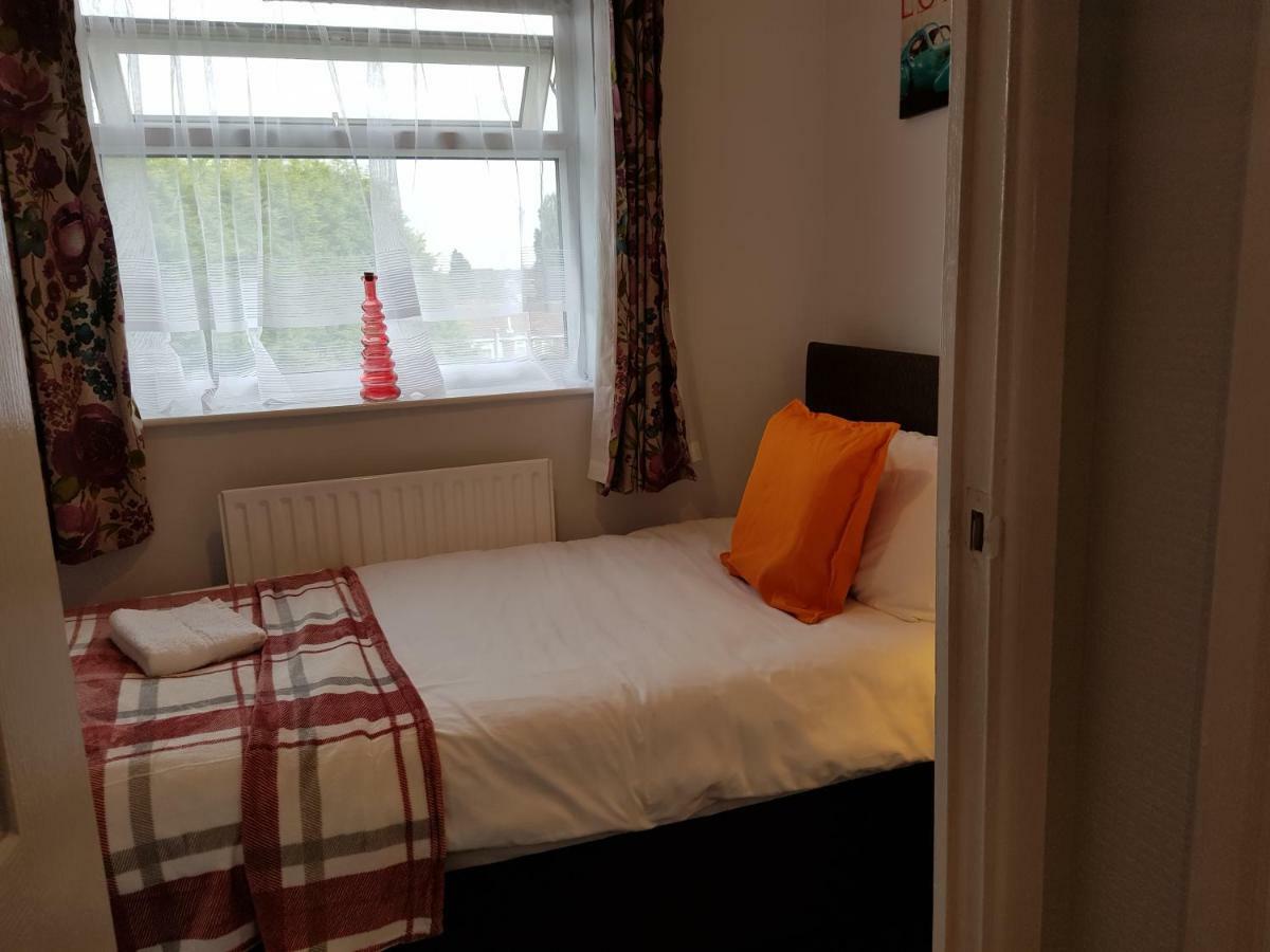 Penllech House - Huku Kwetu Notts - 3 Bedroom Spacious Lovely And Cosy With A Free Parking- Affordable And Suitable To Group Business Travellers Nottingham Dış mekan fotoğraf