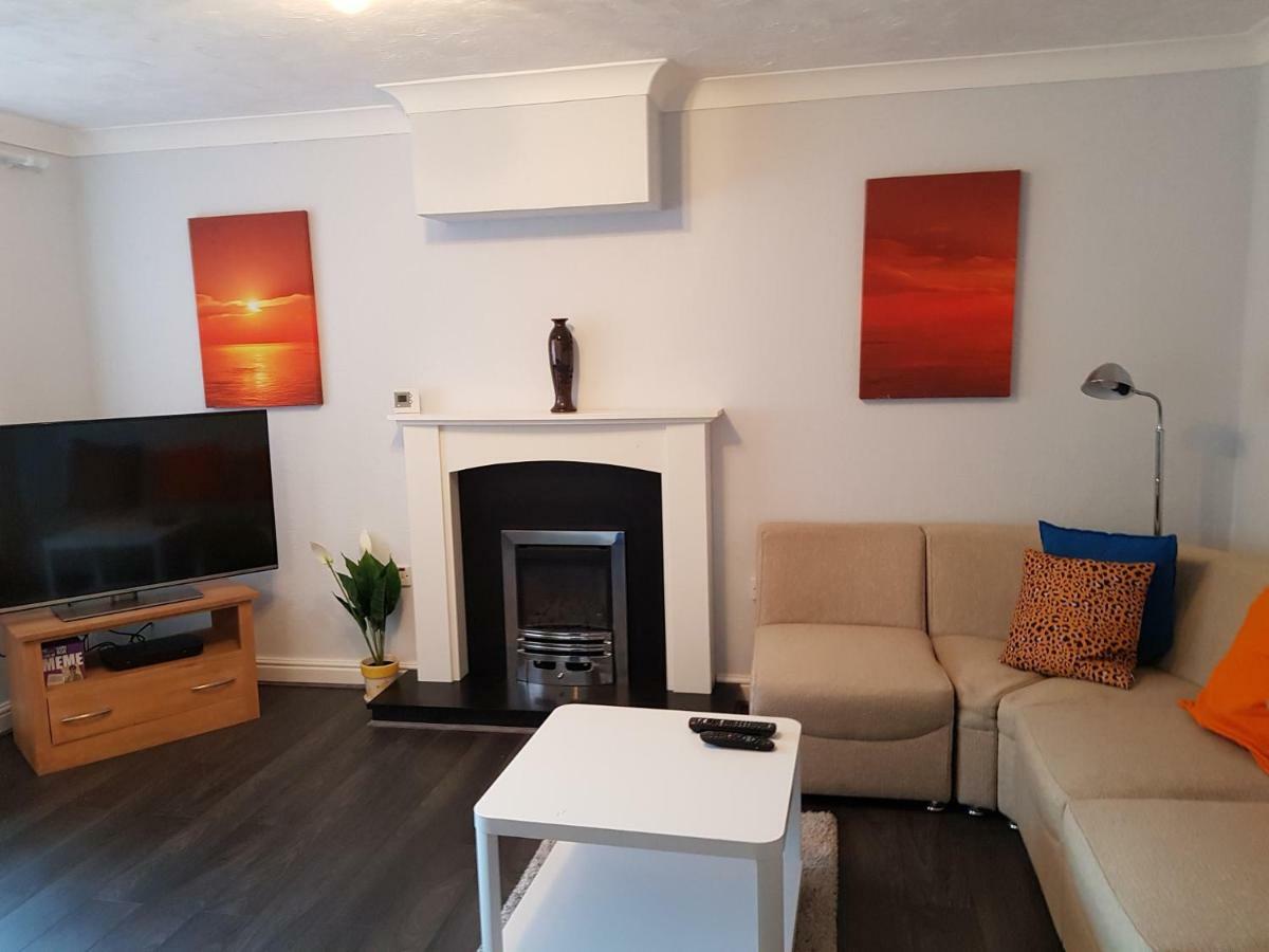 Penllech House - Huku Kwetu Notts - 3 Bedroom Spacious Lovely And Cosy With A Free Parking- Affordable And Suitable To Group Business Travellers Nottingham Dış mekan fotoğraf